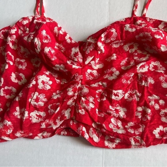 Dance & Marvel floral crop tie shoulder top red & white in size medium - Picture 2 of 12